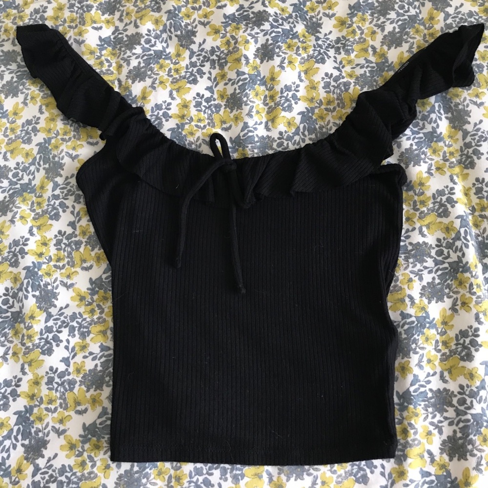 NWOT forever 21 black crop top (offers accepted)
